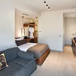 Uma Ray 3* Fira (Santorini)