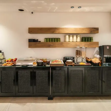 Hotel Uma Ray Fira (Santorini)