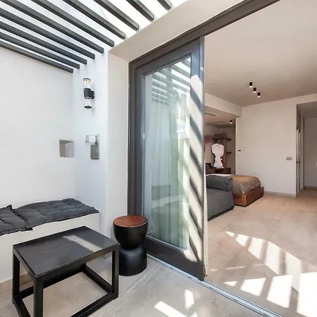 Uma Ray Hotel Fira (Santorini)