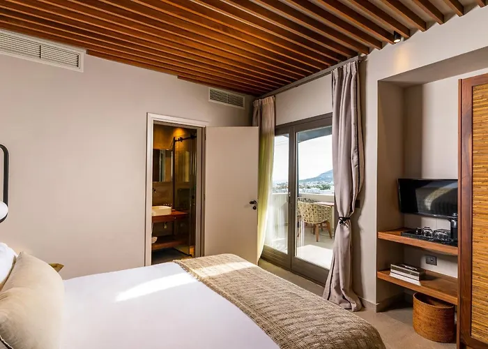 Uma Ray 3* Fira (Santorini)