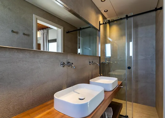 Uma Ray 3* Fira (Santorini)