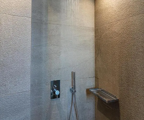 Hotel Uma Ray Fira (Santorini)