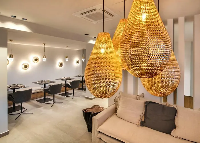 Hotel Uma Ray Fira (Santorini)