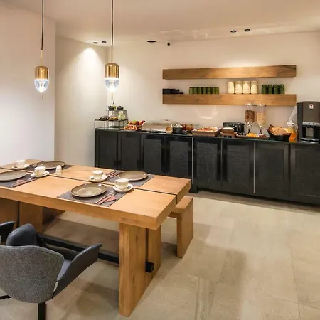 Uma Ray Hotel Fira (Santorini)