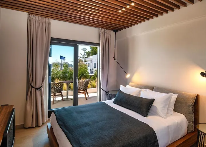 Uma Ray 3* Fira (Santorini)