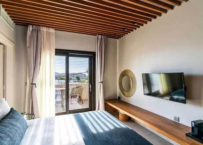 Uma Ray Hotel Fira (Santorini)