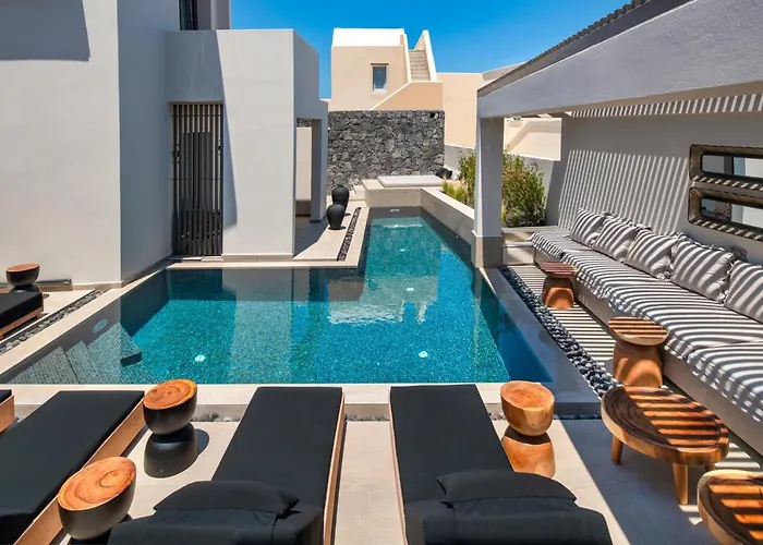 Uma Ray Fira (Santorini)