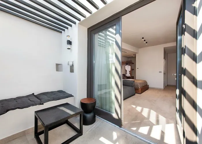 Uma Ray Hotel Fira (Santorini)