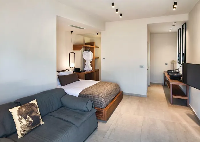 Uma Ray 3* Fira (Santorini)