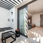 Uma Ray Hotel Fira (Santorini)