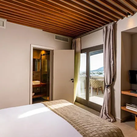 Uma Ray 3* Fira (Santorini)