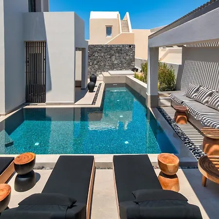 Uma Ray Fira (Santorini)