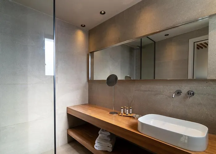 فندق Uma Ray ثيرا