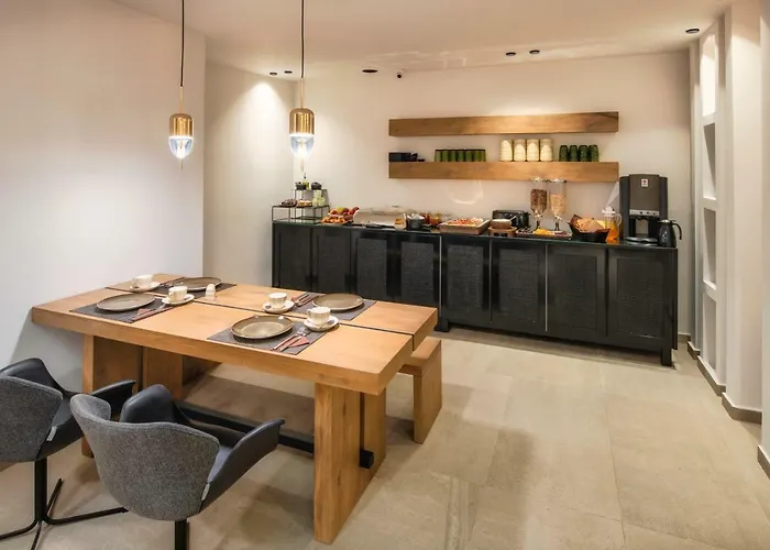 Uma Ray فندق ثيرا